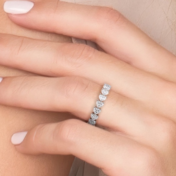 14k 3ct Heart Eternity Band - Picture 5 of 15